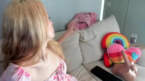 Hayley online show from April 4, 2026, 1:52 pm