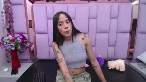 hazel_18_ online show from April 15, 2026, 5:09 pm