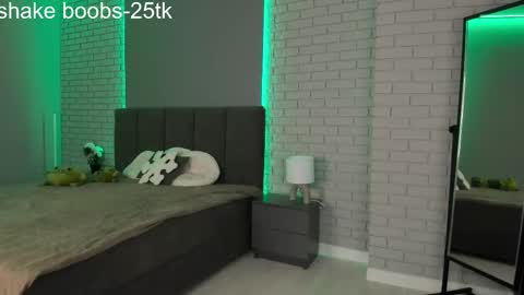 Snapshot of hazel_7 chatting on October 26, 2025, 11:16 am Liya dont forget to thumbs up me online show from October 26, 2025, 11:16 am