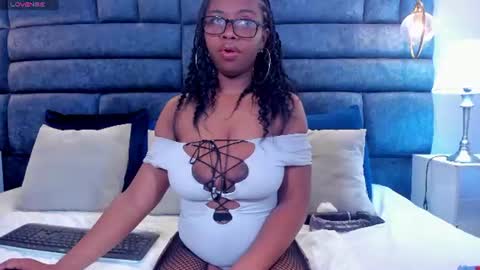 hazel_lanee online show from June 9, 2026, 4:35 am