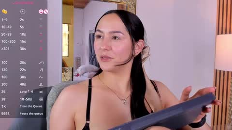 Snapshot of hazel_ross_tcw chatting on December 5, 2024, 7:17 pm Hazel online show from December 5, 2024, 7:17 pm