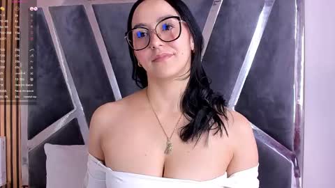 Snapshot of hazel_ross_tcw chatting on January 31, 2025, 7:29 pm Hazel online show from January 31, 2025, 7:29 pm