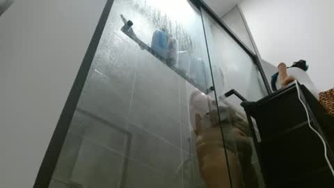 Hazel online show from November 2, 2025, 1:19 am