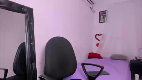 hazel_slim_ online show from March 12, 2026, 4:35 pm