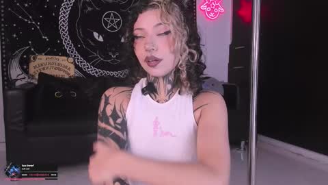 Snapshot of hazellwitch chatting on October 17, 2025, 9:06 pm Hazell Witch online show from October 17, 2025, 9:06 pm