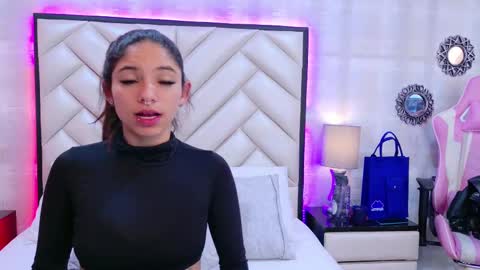 Snapshot of hazelmoret chatting on September 19, 2025, 11:33 am HazelMoret online show from September 19, 2025, 11:33 am