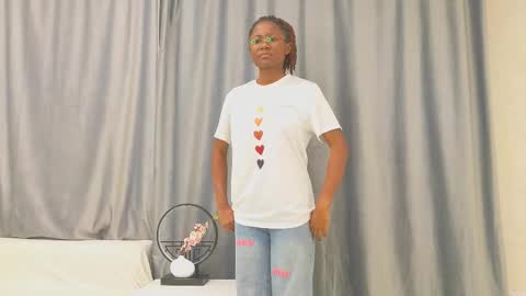 Snapshot of hazevesper chatting on December 3, 2025, 6:17 pm Ornela online show from December 3, 2025, 6:17 pm