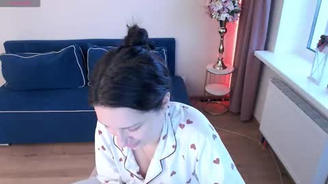 Heaven girl online show from November 19, 2025, 12:27 pm