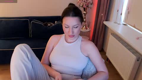 Snapshot of heaven_chloe chatting on April 29, 2026, 1:26 pm Heaven girl online show from April 29, 2026, 1:26 pm