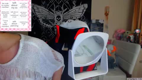 Snapshot of heavenlycreature chatting on October 13, 2025, 12:32 am Diana online show from October 13, 2025, 12:32 am