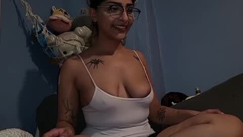 Snapshot of heavensbunny chatting on December 16, 2024, 4:45 am heaven the muslim slut online show from December 16, 2024, 4:45 am