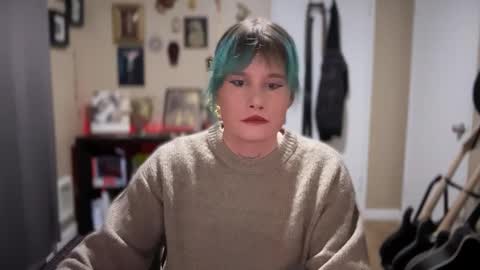 Snapshot of heavensentttt chatting on December 5, 2024, 11:51 pm Saoirse online show from December 5, 2024, 11:51 pm