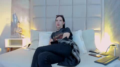 Keira Hecate online show from October 27, 2025, 7:40 pm