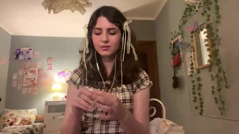 Snapshot of hedwiggrossberg chatting on December 2, 2025, 3:51 pm Sarah online show from December 2, 2025, 3:51 pm