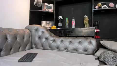 heellboy_ online show from November 19, 2025, 4:23 am