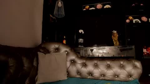 heellboy_ online show from November 30, 2025, 3:32 am