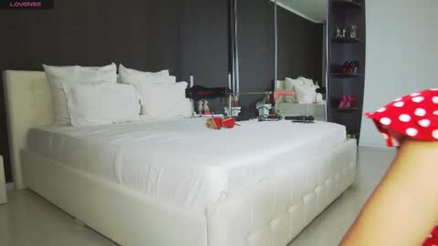 Snapshot of hefner_girl chatting on November 9, 2025, 6:06 pm Helen online show from November 9, 2025, 6:06 pm