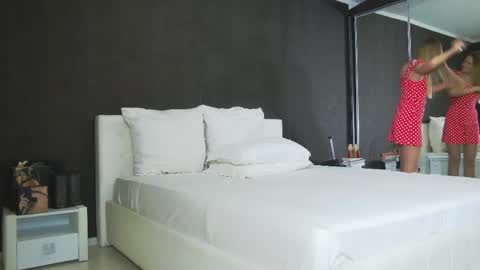 Snapshot of hefner_girl chatting on May 10, 2026, 5:34 am Helen online show from May 10, 2026, 5:34 am