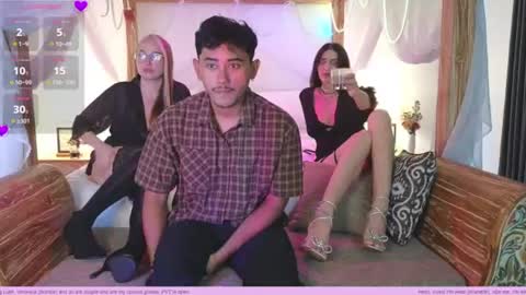 Heidi brunette Foxy red head and Carrie blondie online show from June 19, 2026, 3:33 am