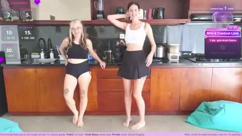 Heidi brunette Foxy red head and Carrie blondie online show from June 25, 2026, 2:55 am