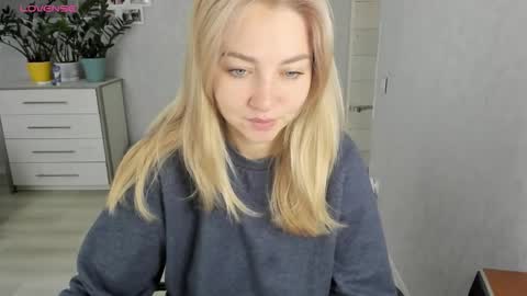 Snapshot of helen_angel_girl chatting on September 19, 2025, 6:26 am Helen sven online show from September 19, 2025, 6:26 am