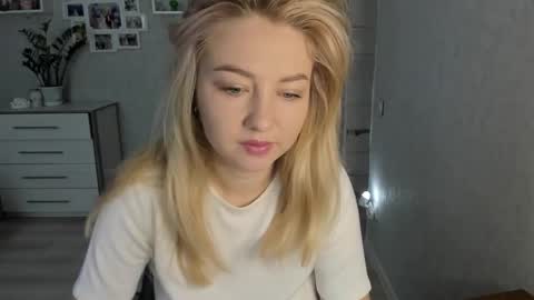 Snapshot of helen_angel_girl chatting on October 7, 2025, 5:48 am Helen sven online show from October 7, 2025, 5:48 am