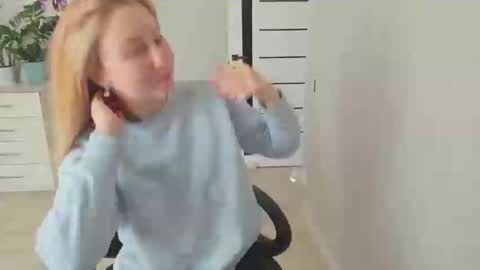 Snapshot of helen_angel_girl chatting on October 23, 2025, 8:35 am Helen sven online show from October 23, 2025, 8:35 am