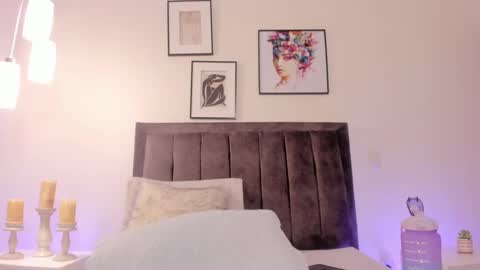 Helen  online show from February 6, 2025, 4:58 pm