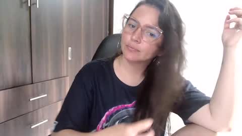 helena online show from October 7, 2025, 4:04 pm