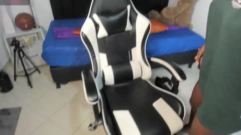 Snapshot of helena_copper chatting on November 19, 2025, 4:34 am HELENA COPPER online show from November 19, 2025, 4:34 am