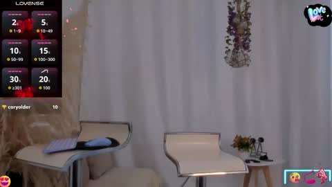 Snapshot of helena_fits chatting on November 6, 2025, 7:59 pm Helena Fits online show from November 6, 2025, 7:59 pm