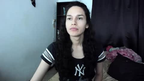 Snapshot of helena_spellman chatting on October 3, 2025, 9:17 am helena_spellman online show from October 3, 2025, 9:17 am