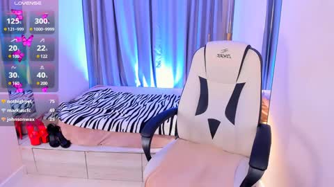 Snapshot of helenaregal chatting on January 14, 2025, 7:43 pm Helena online show from January 14, 2025, 7:43 pm