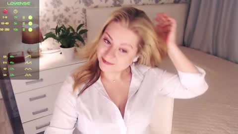 Snapshot of helenbonham chatting on December 3, 2024, 1:52 am Helena Bonham online show from December 3, 2024, 1:52 am