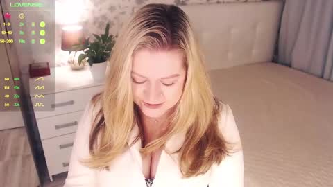 Snapshot of helenbonham chatting on January 15, 2025, 5:19 am Helena Bonham online show from January 15, 2025, 5:19 am