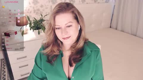 Snapshot of helenbonham chatting on September 11, 2025, 5:29 am Helena Bonham online show from September 11, 2025, 5:29 am