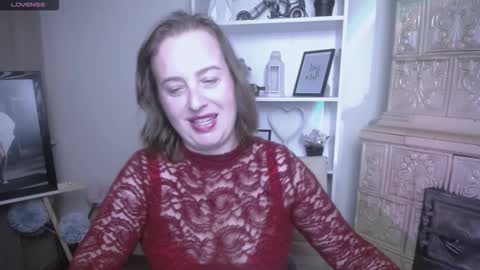 Snapshot of helenbrais chatting on November 3, 2025, 7:53 am Helen online show from November 3, 2025, 7:53 am