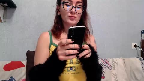 Snapshot of helenred chatting on October 16, 2025, 8:26 am HelenRed online show from October 16, 2025, 8:26 am