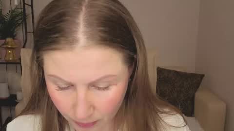 Snapshot of helens_lov chatting on June 18, 2026, 3:29 am Helen online show from June 18, 2026, 3:29 am