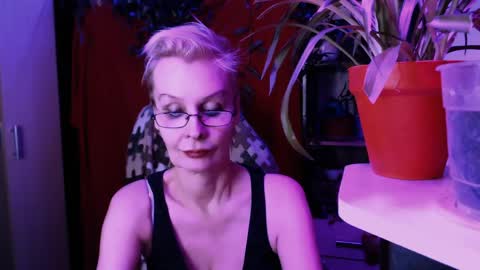 Snapshot of helgahimmele chatting on March 25, 2026, 9:54 pm Helga online show from March 25, 2026, 9:54 pm