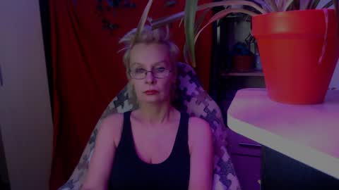 Snapshot of helgahimmele chatting on March 28, 2026, 10:53 pm Helga online show from March 28, 2026, 10:53 pm