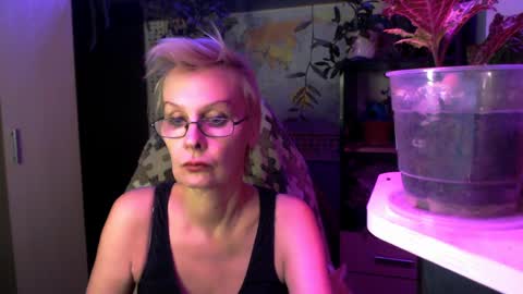 Snapshot of helgahimmele chatting on April 9, 2026, 9:31 pm Helga online show from April 9, 2026, 9:31 pm