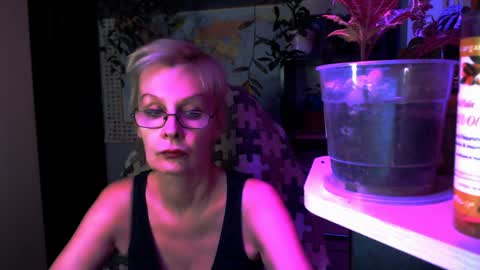 Snapshot of helgahimmele chatting on April 10, 2026, 9:52 pm Helga online show from April 10, 2026, 9:52 pm