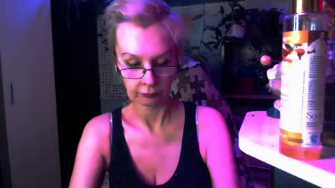 Snapshot of helgahimmele chatting on April 11, 2026, 10:58 pm Helga online show from April 11, 2026, 10:58 pm