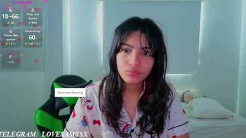 Snapshot of helia_n_amy chatting on April 17, 2026, 6:33 pm Helia Transfem and Amy online show from April 17, 2026, 6:33 pm
