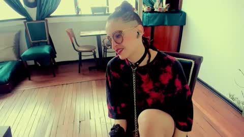 Heliconia online show from October 22, 2025, 3:23 pm