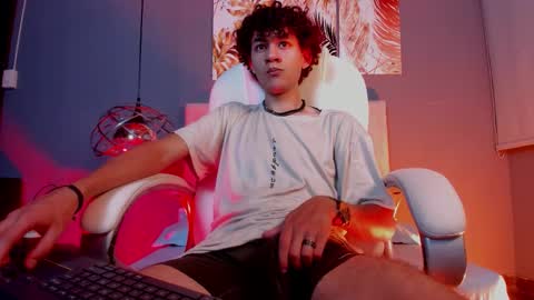 Snapshot of helios_obscuro chatting on November 11, 2025, 6:13 am helios_obscuro online show from November 11, 2025, 6:13 am