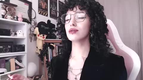 Snapshot of hell_666_xxx chatting on October 1, 2025, 9:10 pm cher online show from October 1, 2025, 9:10 pm