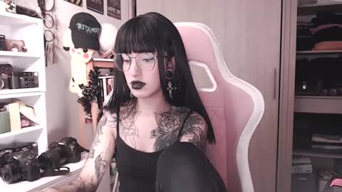 Snapshot of hell_666_xxx chatting on October 11, 2025, 7:12 pm cher online show from October 11, 2025, 7:12 pm