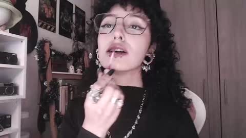 Snapshot of hell_666_xxx chatting on October 15, 2025, 1:50 am cher online show from October 15, 2025, 1:50 am